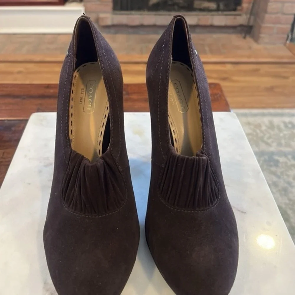 Coach Suede Heeled Pumps Women's 8.5 Brown Slip On Career Classic Gorp Core prep